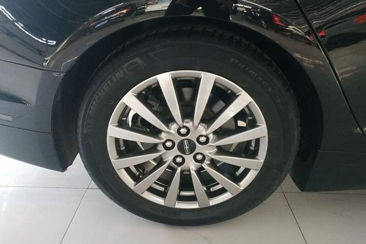 Used Lincoln MKZ 2020 2.0T Deluxe Edition Right Rear Wheel Hub