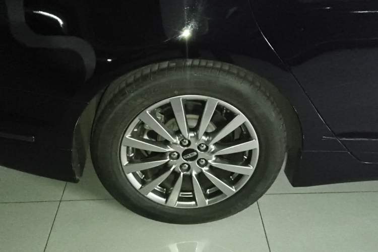 Used Lincoln MKZ 2020 2.0T Deluxe Edition Right Rear Wheel Hub