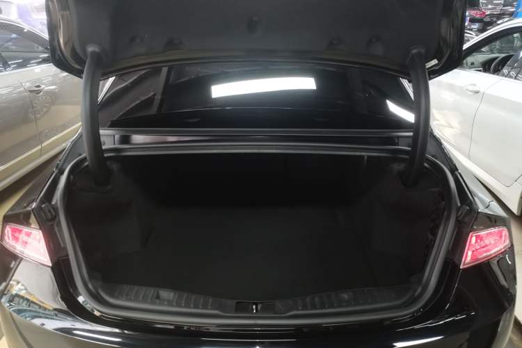Used Lincoln MKZ 2020 2.0T Deluxe Edition Trunk