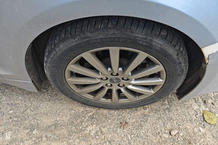 Used Lincoln MKZ 2020 2.0T Deluxe Edition Right Front Wheel Hub