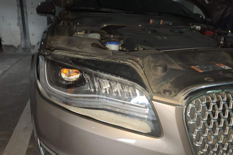 Used Lincoln MKZ 2020 2.0T Deluxe Edition Engine Bay Right