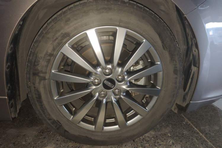 Used Lincoln MKZ 2020 2.0T Deluxe Edition Right Front Wheel Hub