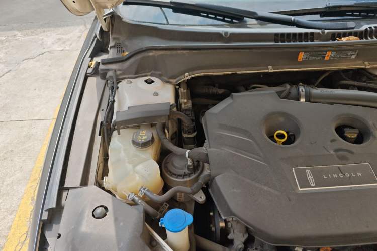 Used Lincoln MKZ 2020 2.0T Deluxe Edition Engine Bay Right