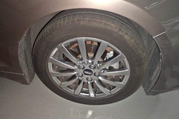 Used Lincoln MKZ 2020 2.0T Deluxe Edition Right Front Wheel Hub