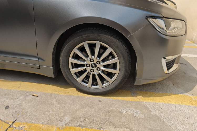 Used Lincoln MKZ 2020 2.0T Deluxe Edition Right Front Wheel Hub