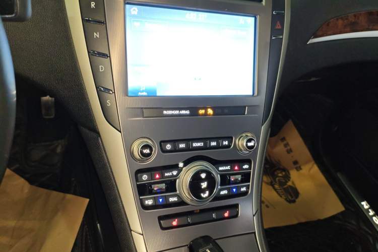 Used Lincoln MKZ 2020 2.0T Deluxe Edition Audio And AC Panel