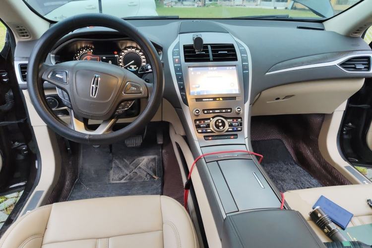 Used Lincoln MKZ 2020 2.0T Deluxe Edition Center Console