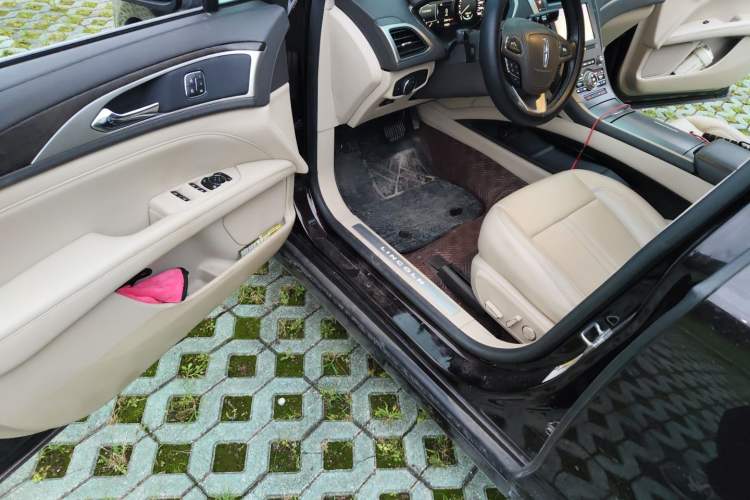 Used Lincoln MKZ 2020 2.0T Deluxe Edition Driver Seat