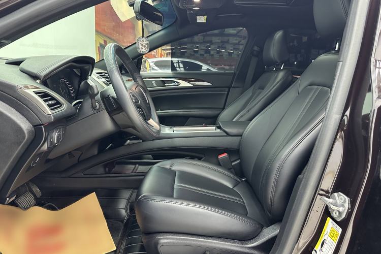 Used Lincoln MKZ 2020 2.0T Deluxe Edition Interior 2