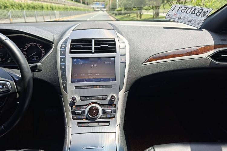Used Lincoln MKZ 2020 2.0T Deluxe Edition Interior 5