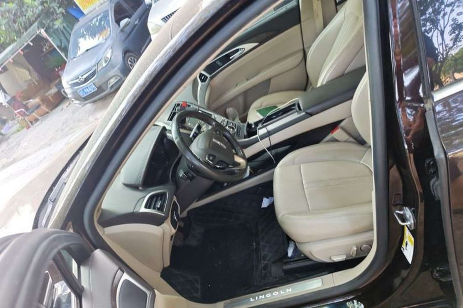 Used Lincoln MKZ 2020 2.0T Deluxe Edition Left Front Seat