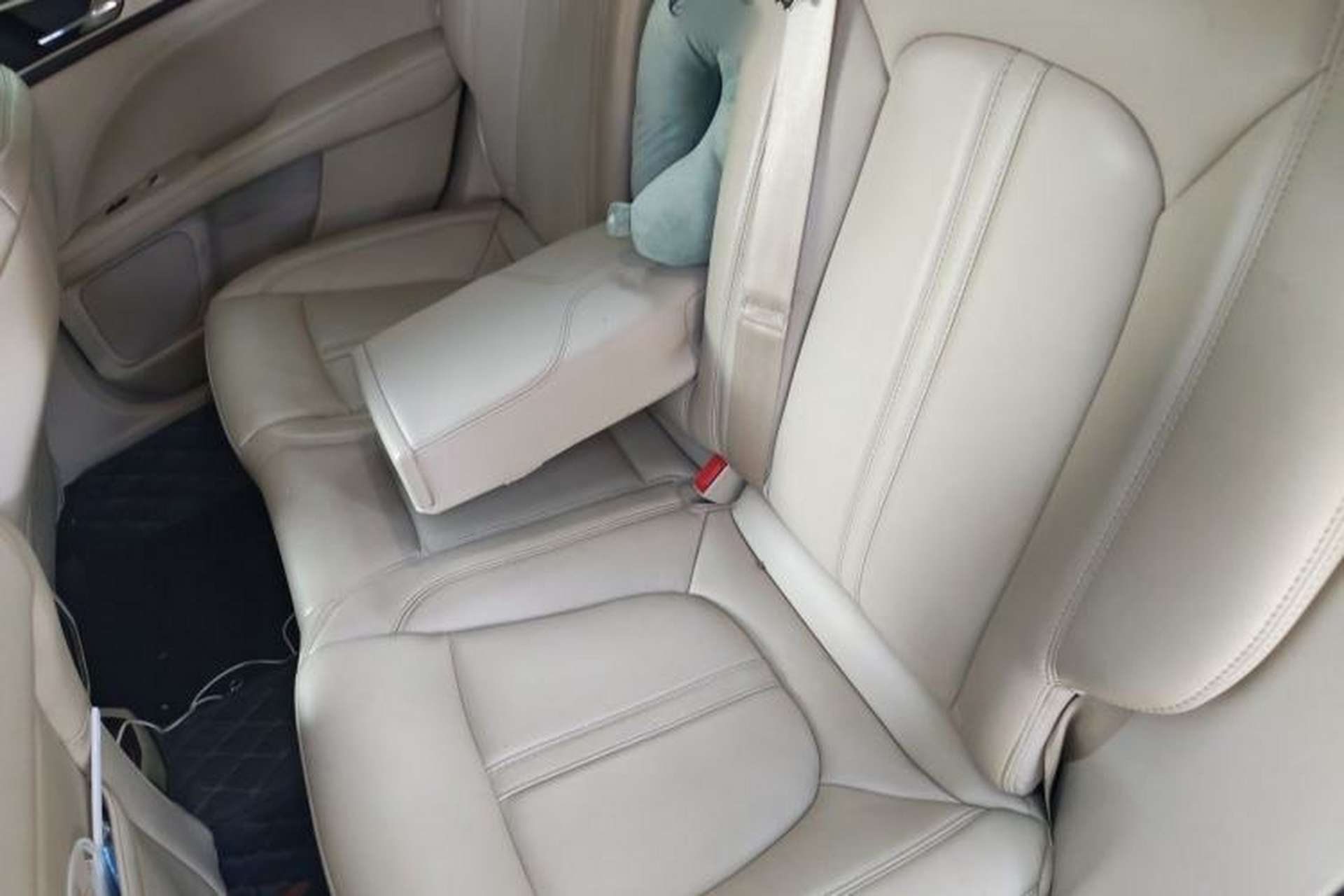 Used Lincoln MKZ 2020 2.0T Deluxe Edition Left Rear Seat