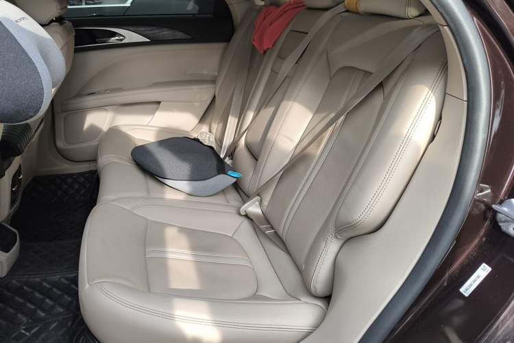 Used Lincoln MKZ 2020 2.0T Luxury Edition Left Rear Seat