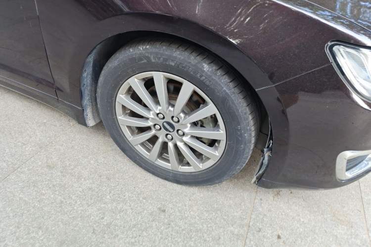 Used Lincoln MKZ 2020 2.0T Deluxe Edition Right Front Wheel Hub