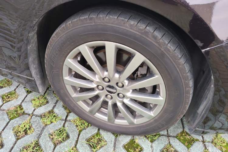 Used Lincoln MKZ 2020 2.0T Deluxe Edition Right Front Wheel Hub