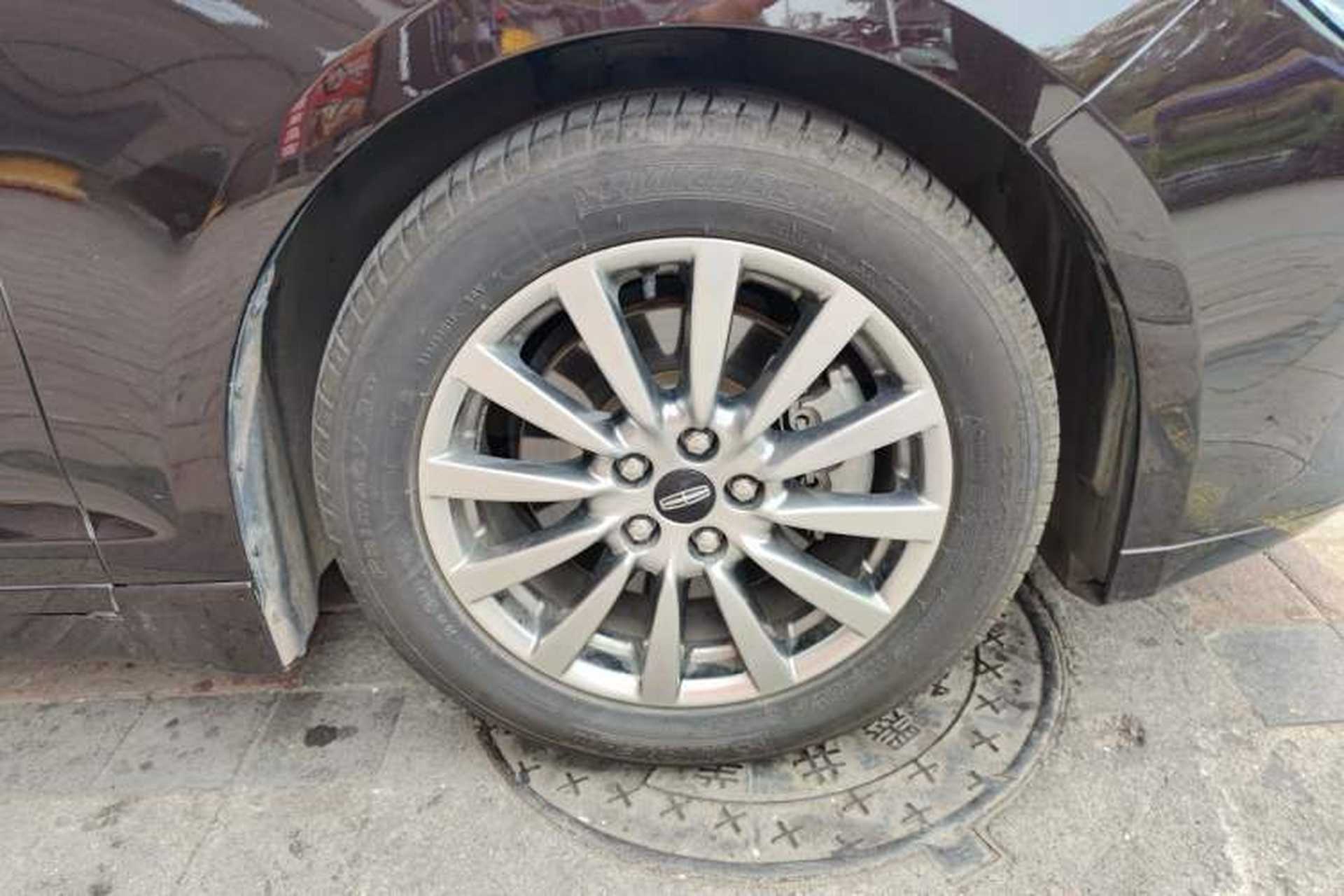 Used Lincoln MKZ 2020 2.0T Deluxe Edition Right Front Wheel Hub