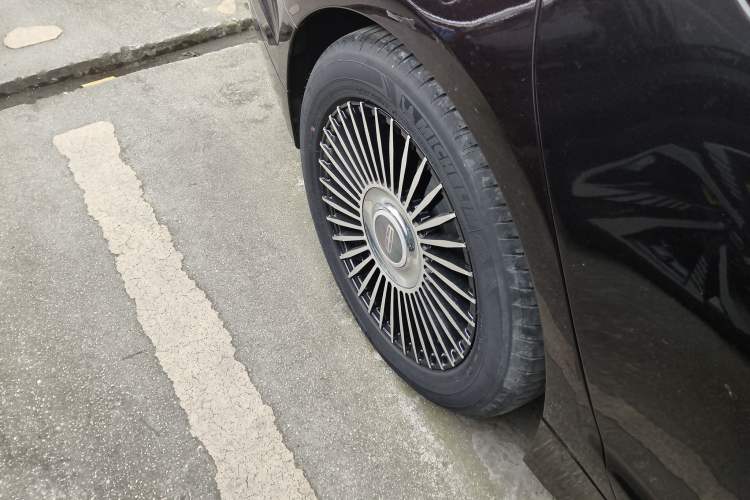 Used Lincoln MKZ 2020 2.0T Deluxe Edition Right Rear Wheel Hub