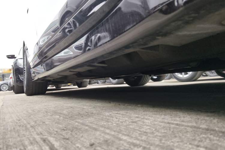 Used Lincoln MKZ 2020 2.0T Deluxe Edition Right Side Sill
