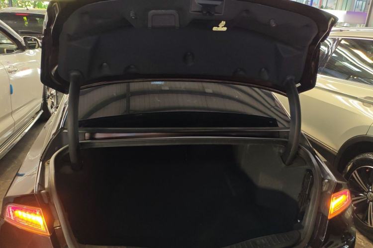Used Lincoln MKZ 2020 2.0T Deluxe Edition Trunk