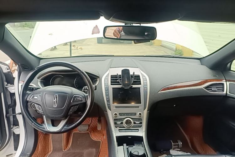 Used Lincoln MKZ  Center Console