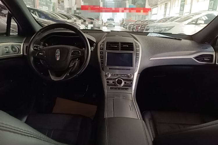 Used Lincoln MKZ 2020 2.0T MONO Limited Edition Prestige Version MONO WHITE Center Console
