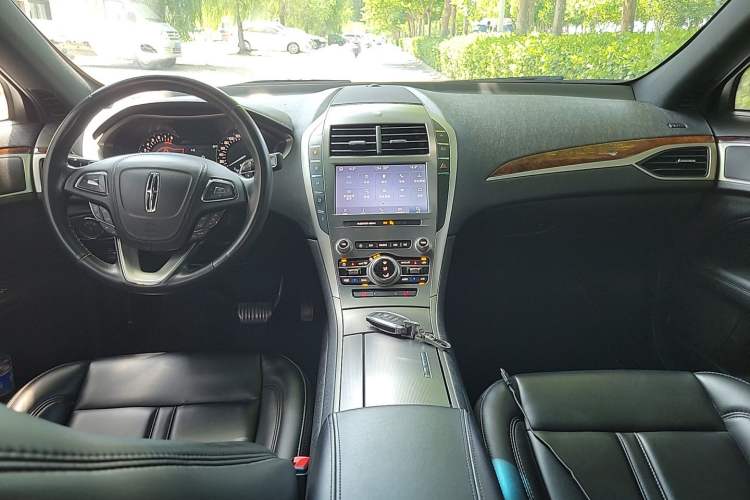 Used Lincoln MKZ 2020 2.0T Deluxe Edition Center Console