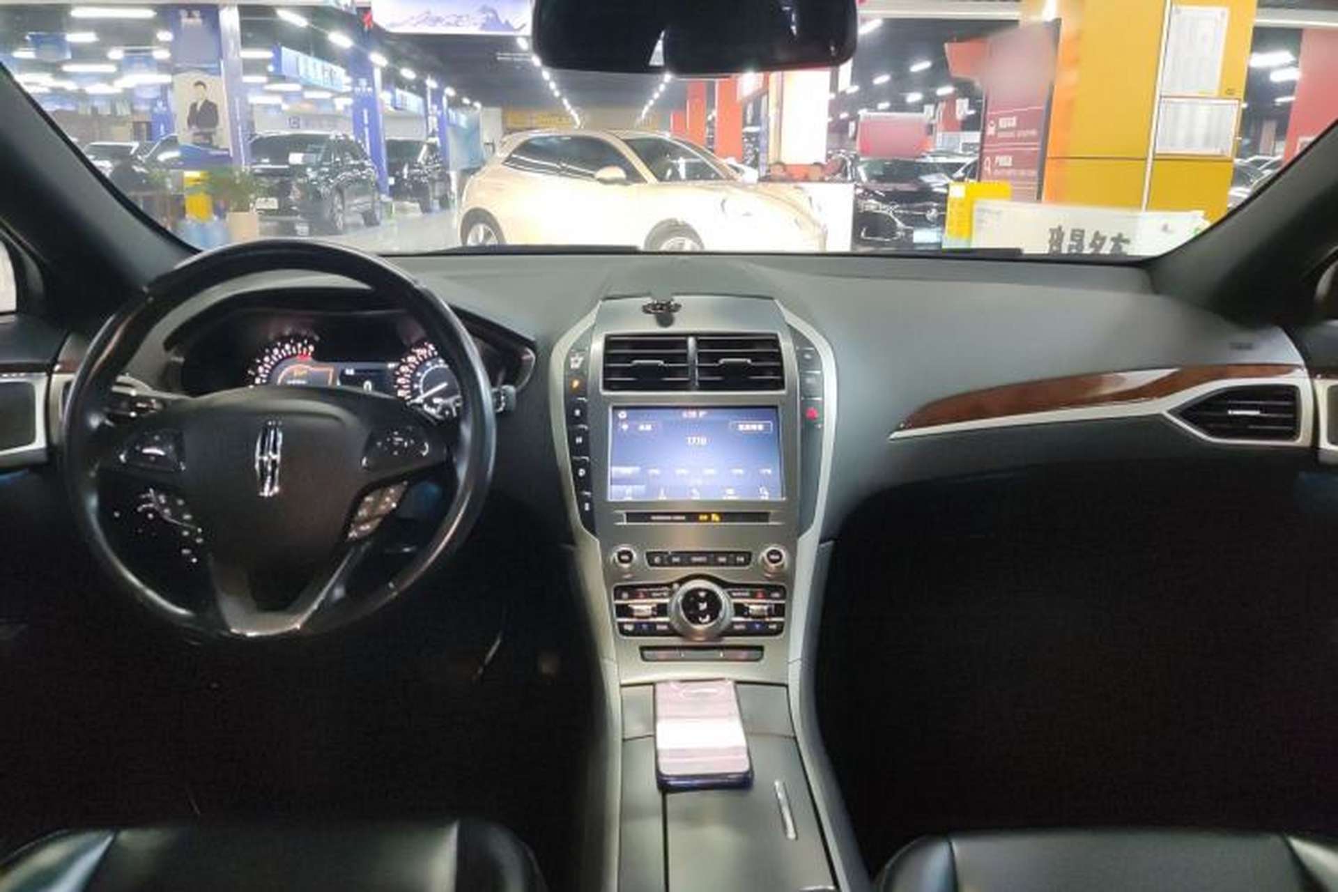Used Lincoln MKZ 2020 2.0T Deluxe Edition Center Console