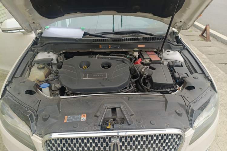 Used Lincoln MKZ  Engine Bay