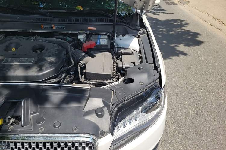 Used Lincoln MKZ 2020 2.0T Deluxe Edition Engine Bay Left