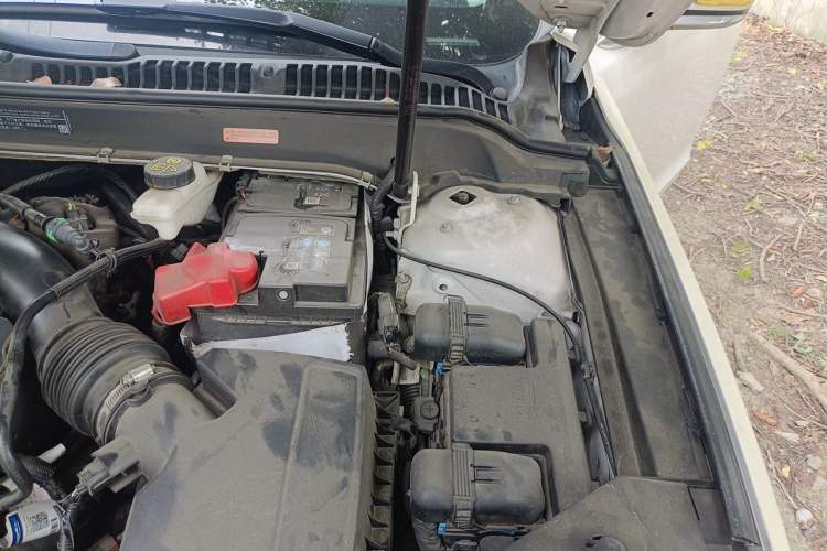 Used Lincoln MKZ 2020 2.0T Deluxe Edition Engine Bay Left