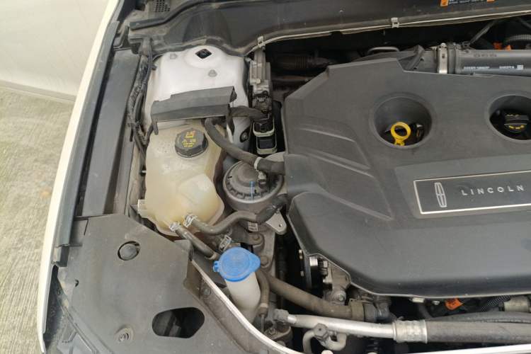 Used Lincoln MKZ  Engine Bay Right