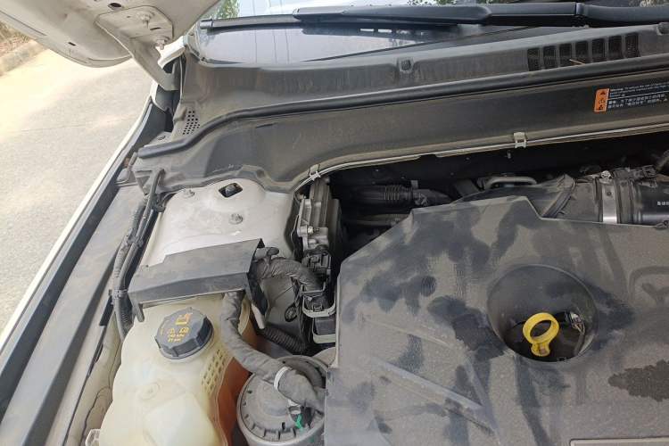 Used Lincoln MKZ 2020 2.0T Deluxe Edition Engine Bay Right