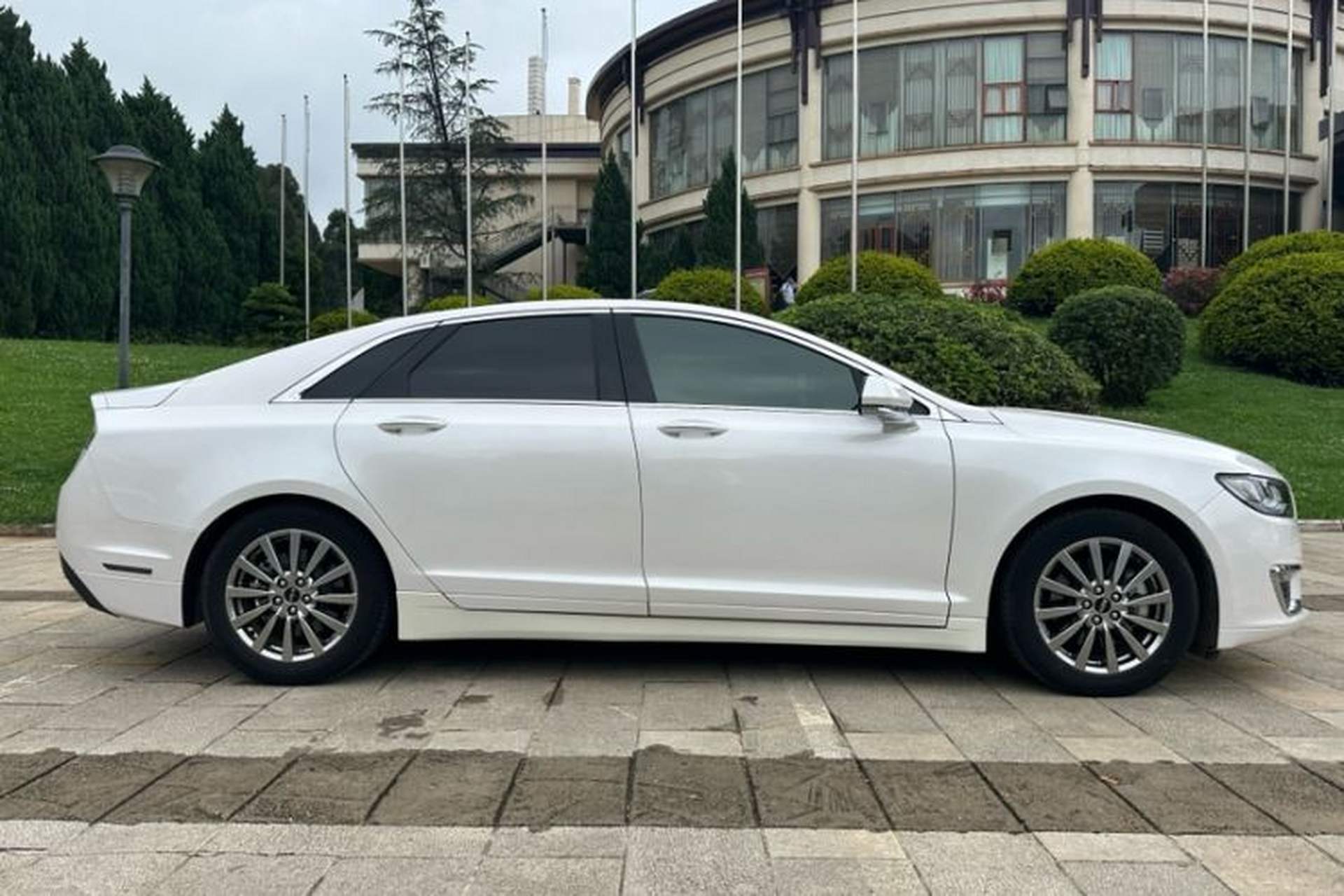 Used Lincoln MKZ 2020 2.0T Deluxe Edition Exterior 4