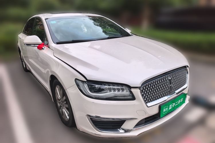 Used Lincoln MKZ 2020 2.0T Deluxe Edition Front Right 45 Deg