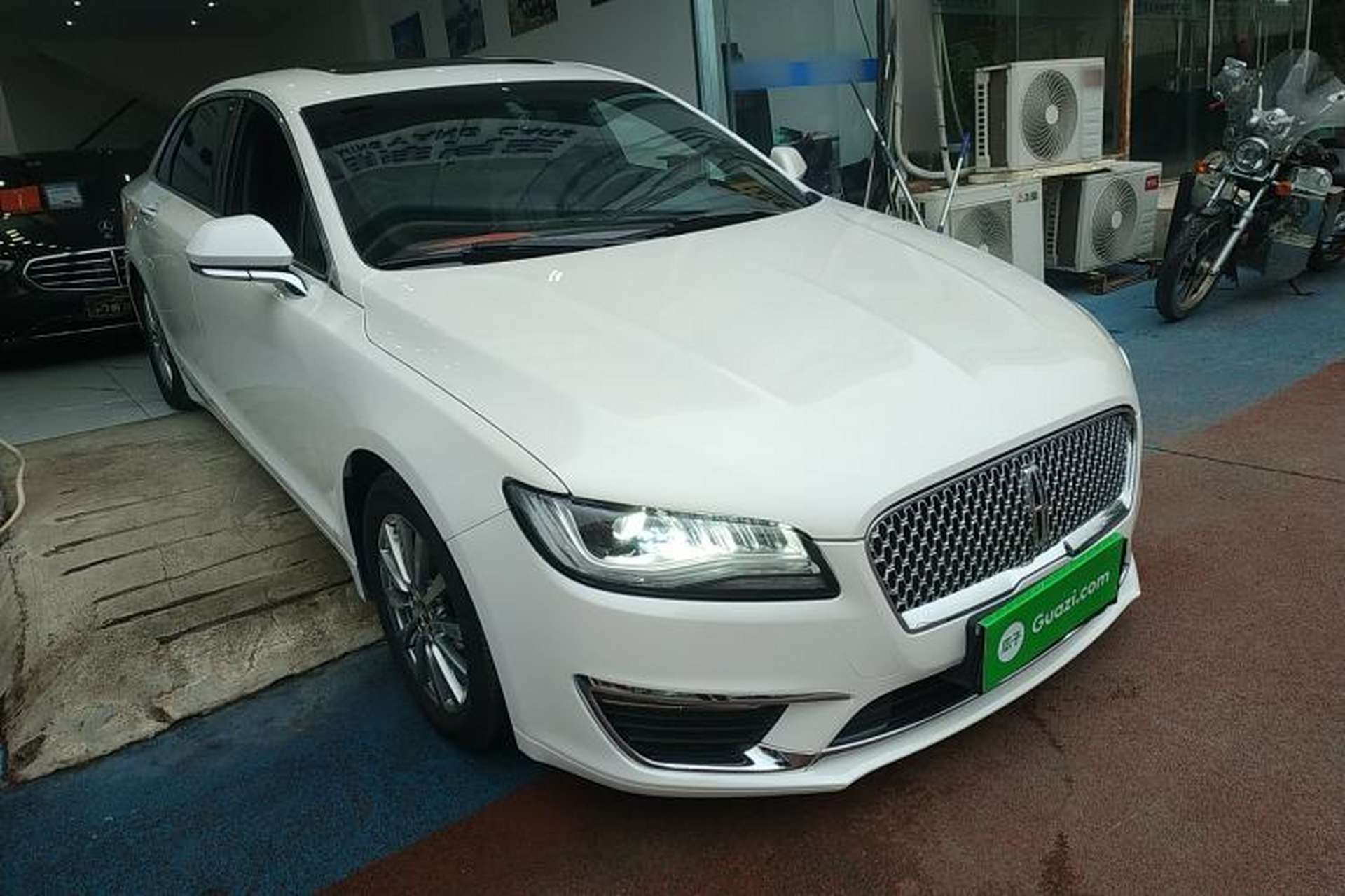 Used Lincoln MKZ 2020 2.0T Deluxe Edition Front Right 45 Deg