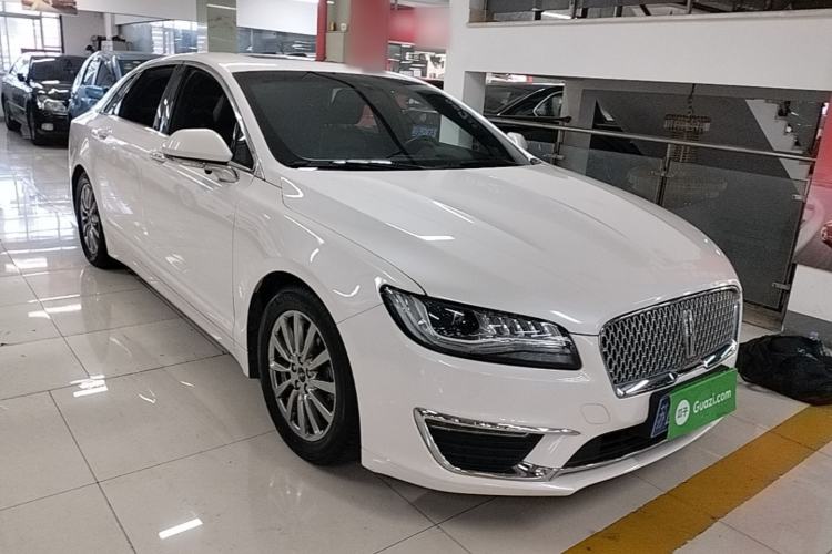 Used Lincoln MKZ 2020 2.0T Deluxe Edition Front Right 45 Deg