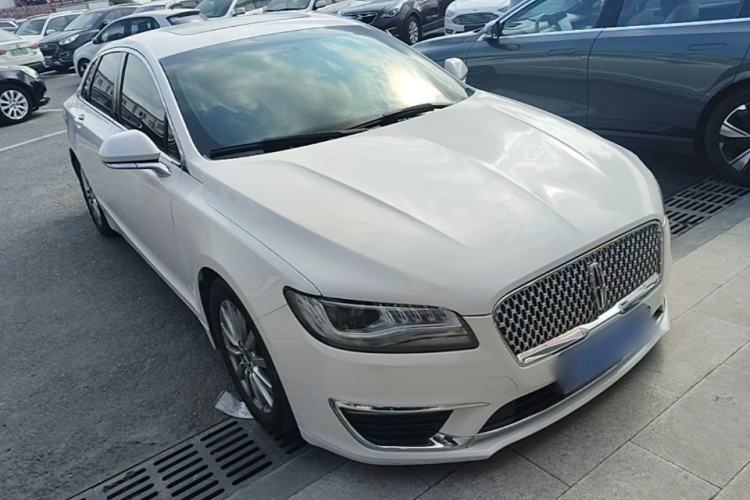 Used Lincoln MKZ 2020 2.0T Deluxe Edition Front Right 45 Deg