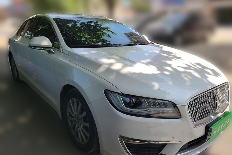 Used Lincoln MKZ 2020 2.0T Deluxe Edition Front Right 45 Deg