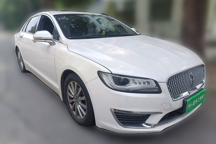 Used Lincoln MKZ 2020 2.0T Deluxe Edition Front Right 45 Deg