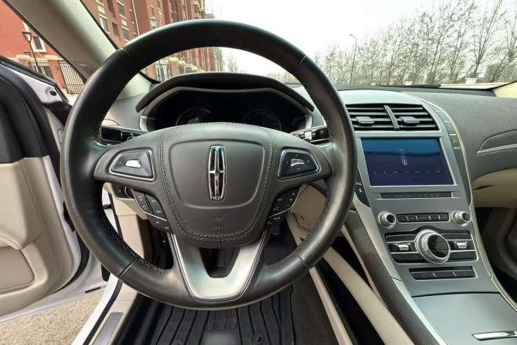 Used Lincoln MKZ 2020 2.0T Deluxe Edition Interior 1