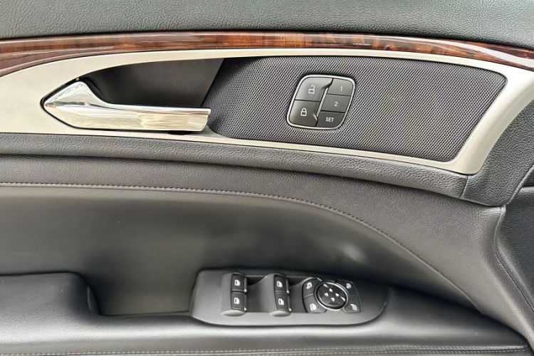 Used Lincoln MKZ 2020 2.0T Deluxe Edition Interior 11
