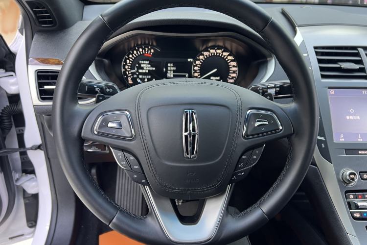 Used Lincoln MKZ 2020 2.0T Deluxe Edition Interior 2