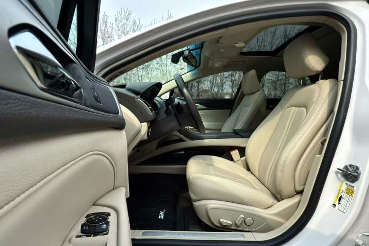 Used Lincoln MKZ 2020 2.0T Deluxe Edition Interior 2