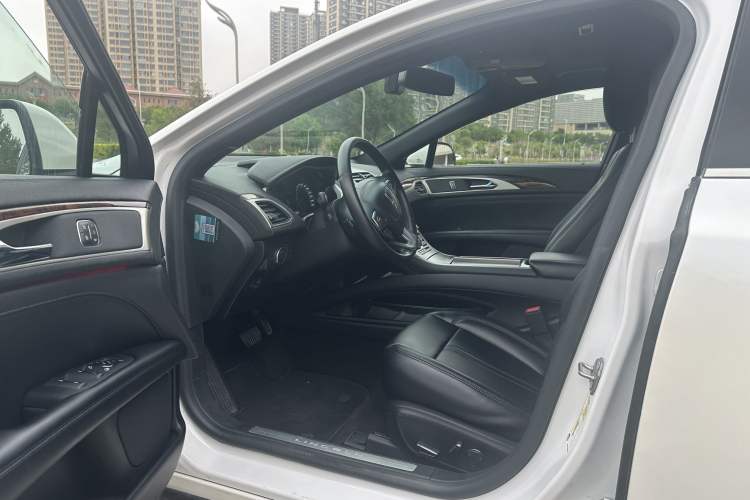 Used Lincoln MKZ 2020 2.0T Deluxe Edition Interior 2
