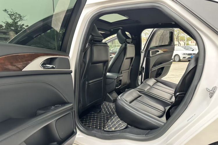 Used Lincoln MKZ 2020 2.0T Deluxe Edition Interior 2