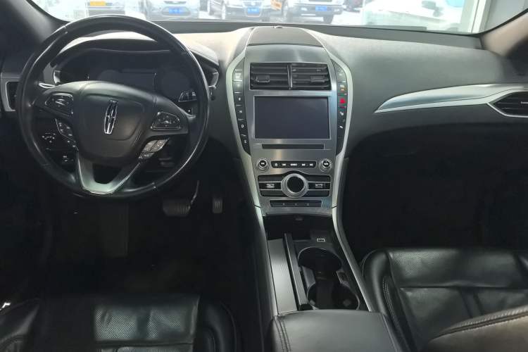 Used Lincoln MKZ 2020 2.0T MONO Limited Luxury Edition MONO WHITE Interior 2