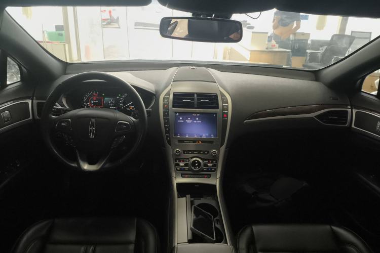 Used Lincoln MKZ 2020 2.0T Deluxe Edition Interior 2
