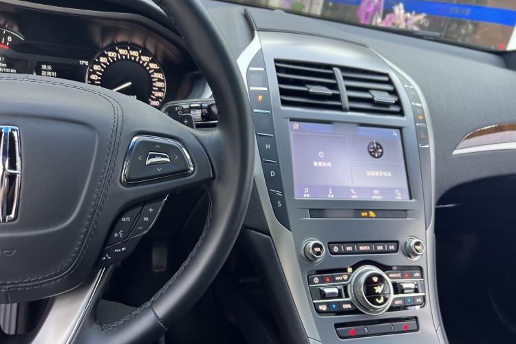 Used Lincoln MKZ 2020 2.0T Deluxe Edition Interior 3