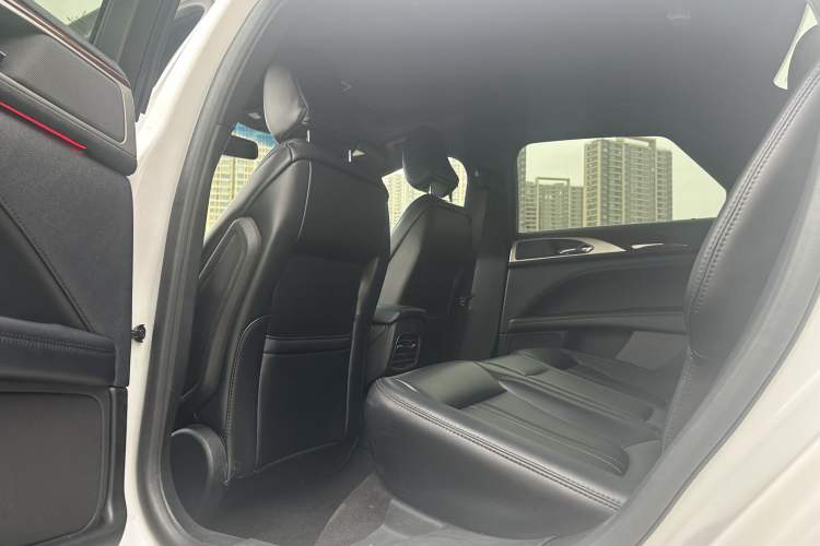 Used Lincoln MKZ 2020 2.0T Deluxe Edition Interior 3