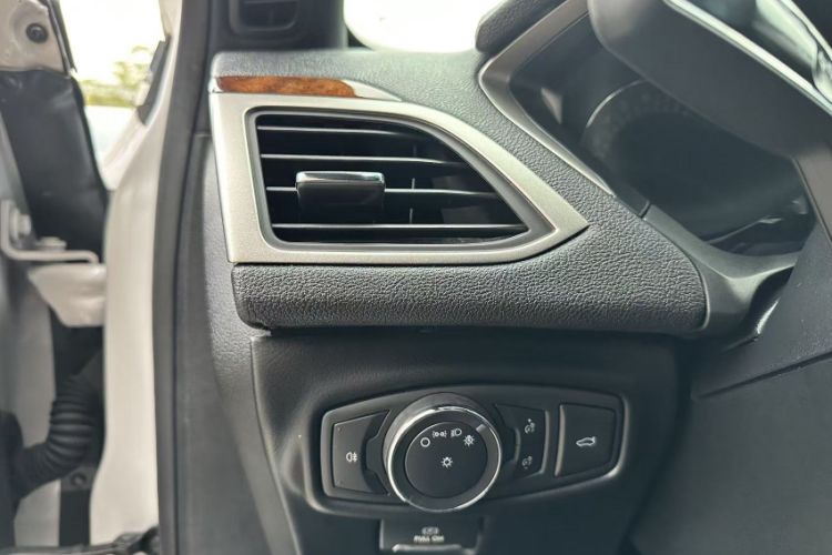 Used Lincoln MKZ 2020 2.0T Deluxe Edition Interior 3